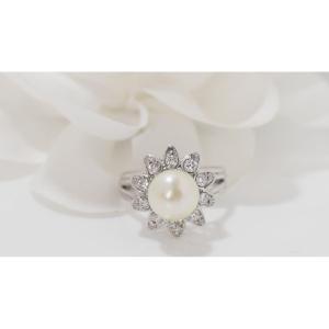 Bague Fleur En Or Blanc, Perle De Culture Et Diamants