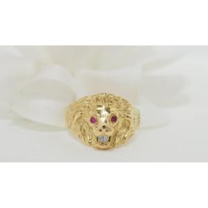 Bague Chevalière Lion En Or Jaune, Rubis Et Diamant 