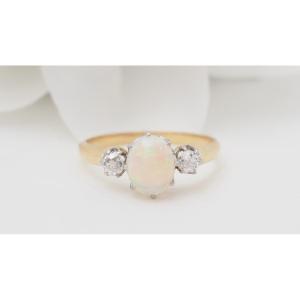 Bague En Or Jaune, Opale Ovale Et Diamants