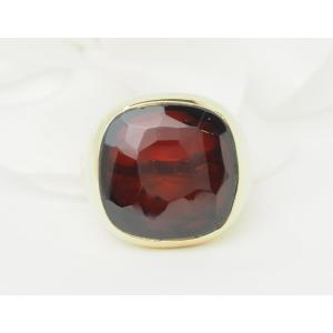 Bague Pomellato Victoria en or jaune et Grenat almandin