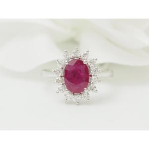 Bague entourage en or blanc, rubis 1,91ct et diamants