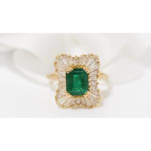 Skirt Ring In Yellow Gold, Emerald And Baguette Diamonds