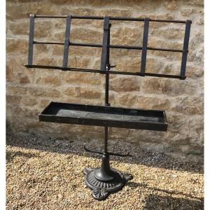 Partition Stand In Cast Iron XIX