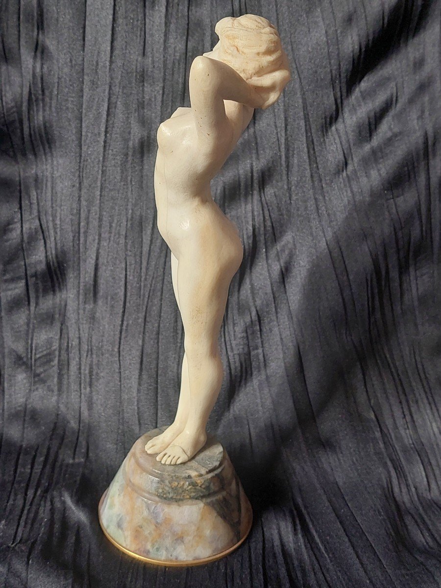 Lovely Ivory Sculpture Of A Nymph. French Work Around 1930 Art Nouveau-photo-2