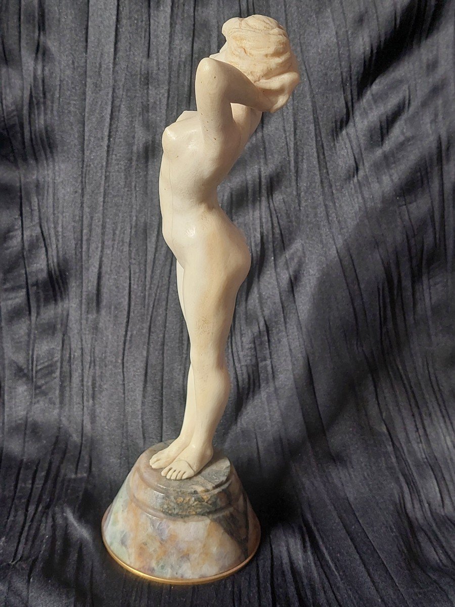 Ravissante sculpture en ivoire d'une Nymphe. Travail français vers 1930 Art  Déco-photo-2