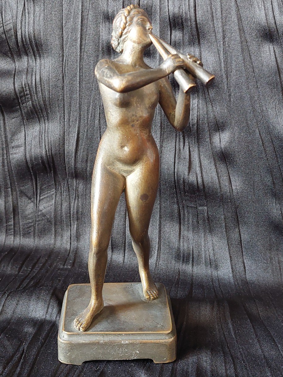 Nymphe sonnant de l'aulos. Nu mythologique en bronze à patine brune. Fonte ancienne-photo-8