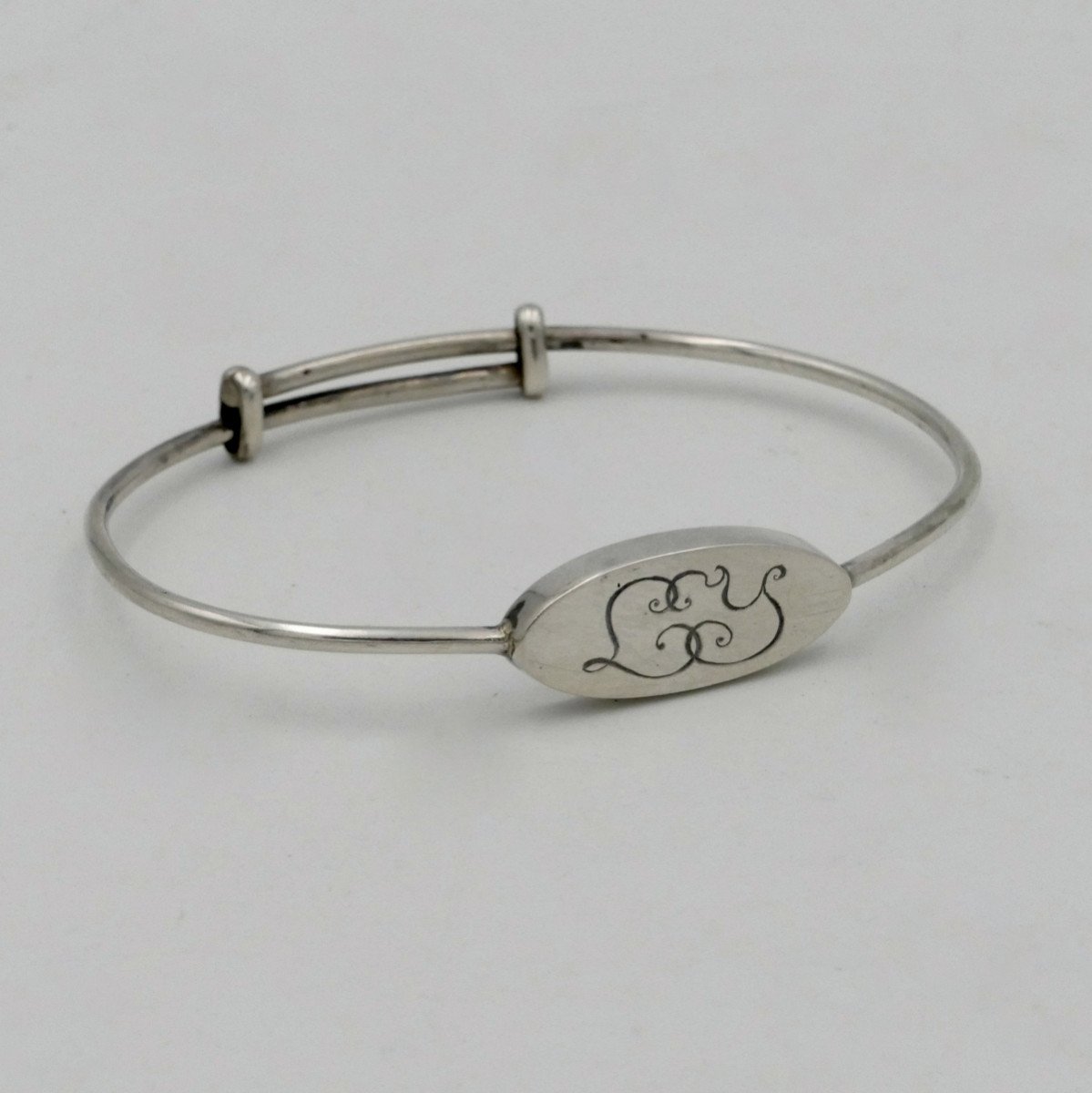 Bracelet En Argent Monogrammé « L Y » début  XXe Siècle.