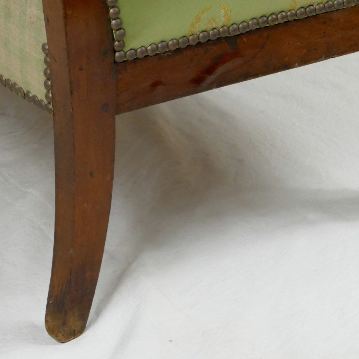 Empire Shepherdess In Mahogany, Green Bee Trim.-photo-3
