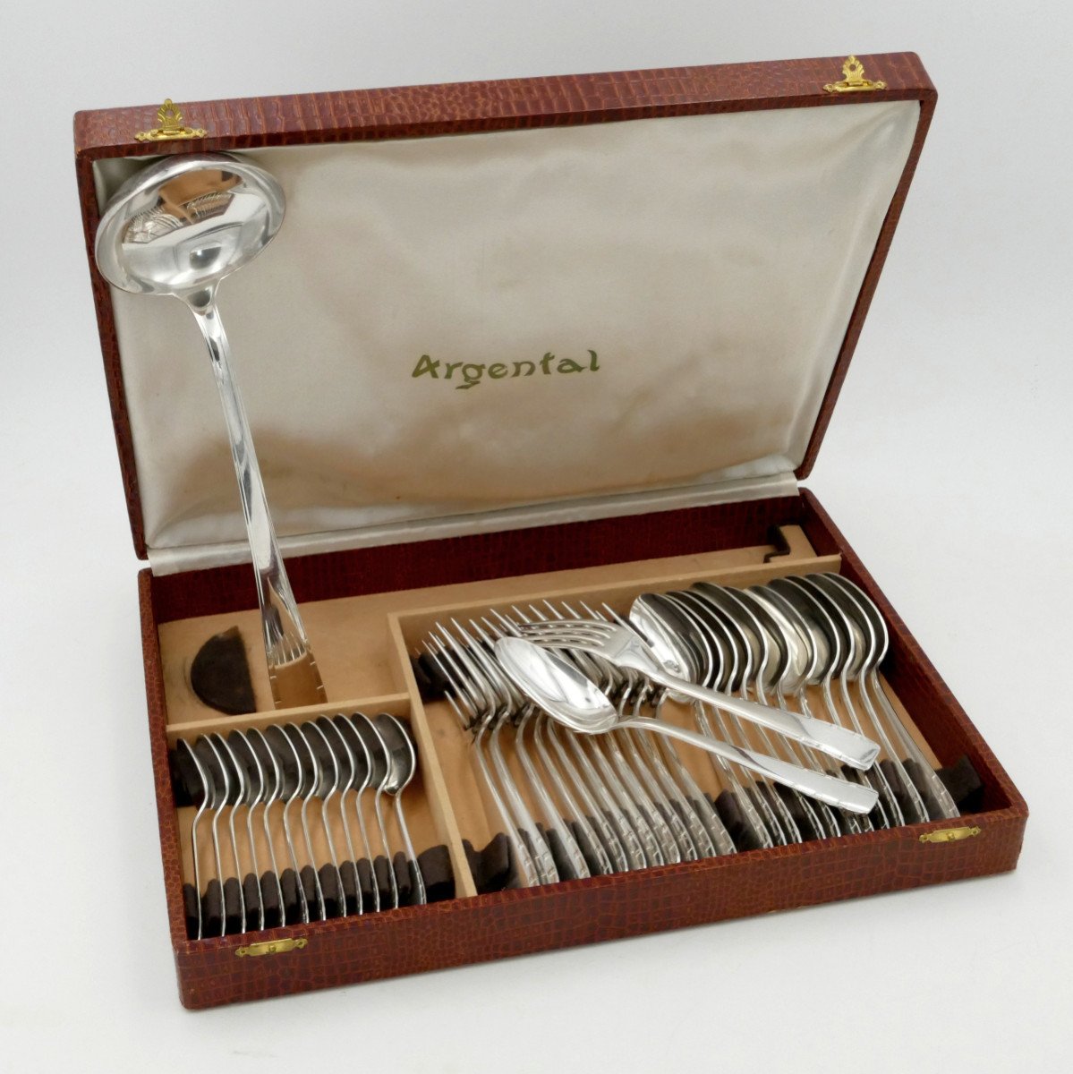 Art Deco Housewife, 37 Pieces, Silver Metal, Argental, 20th Century.
