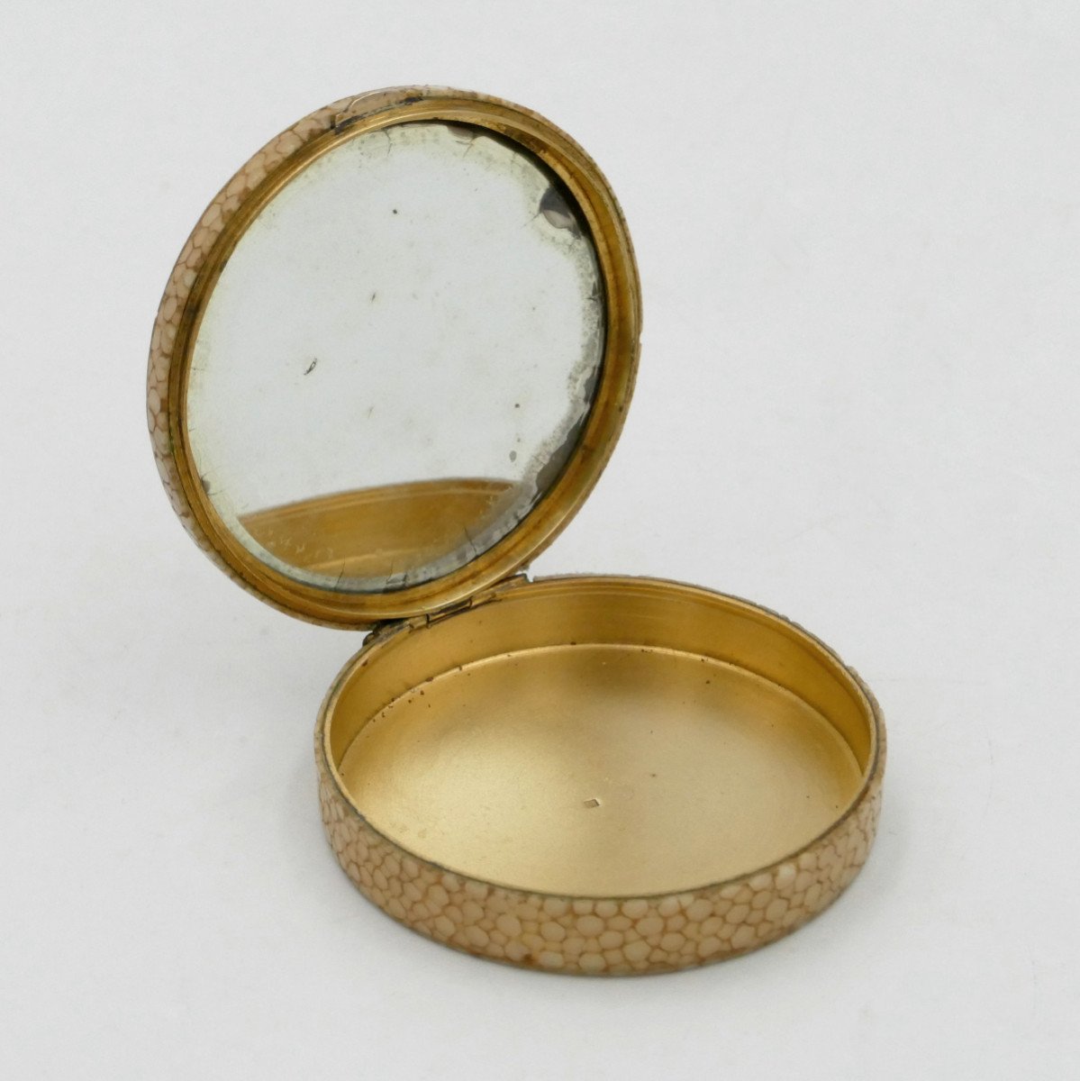 Poudrier Ou Boite à Pilules En Galuchat, Métal Doré Et Miroir, 1930.-photo-2