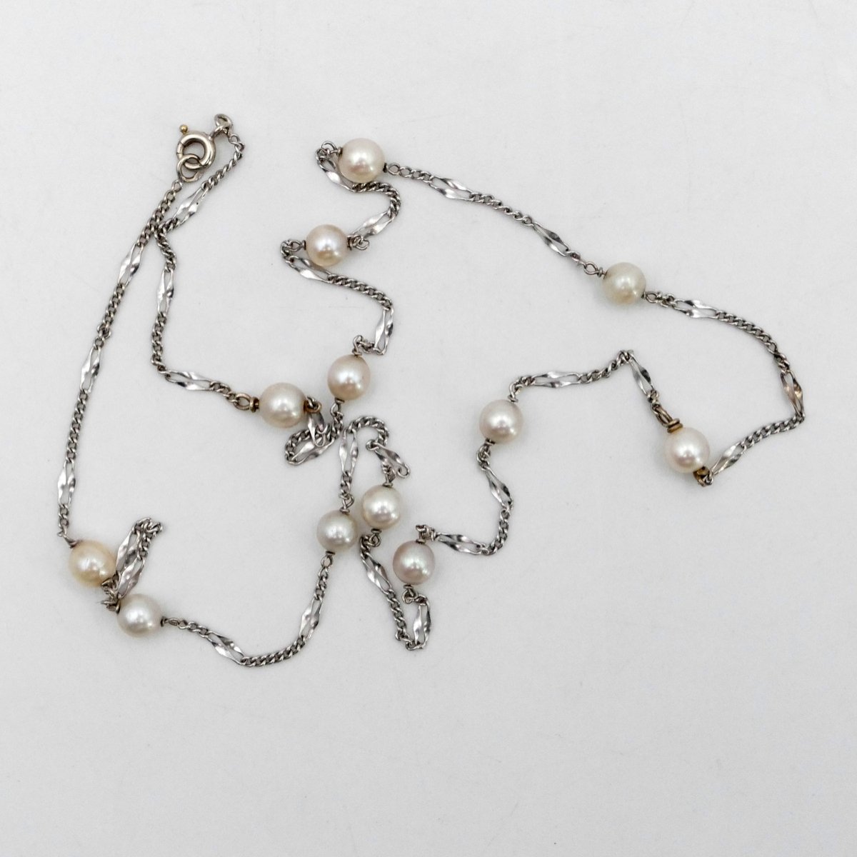 Fine Necklace In White Gold And 12 Cultured Pearls, 20th Century. -photo-3