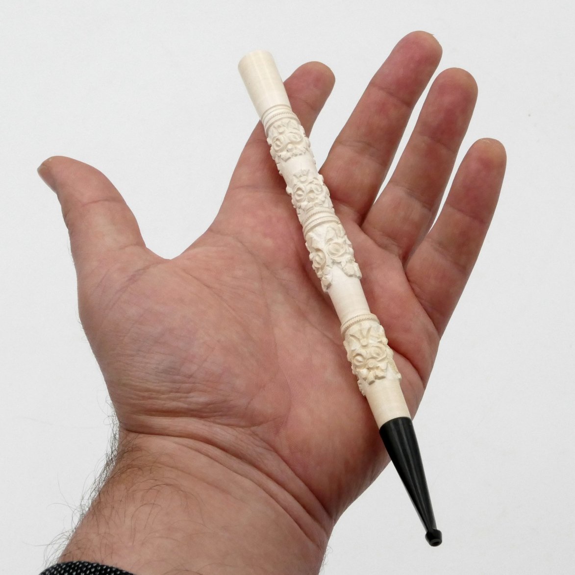 Long fume cigarette en écume de mer sculptée et bois, début XXe siècle.-photo-6