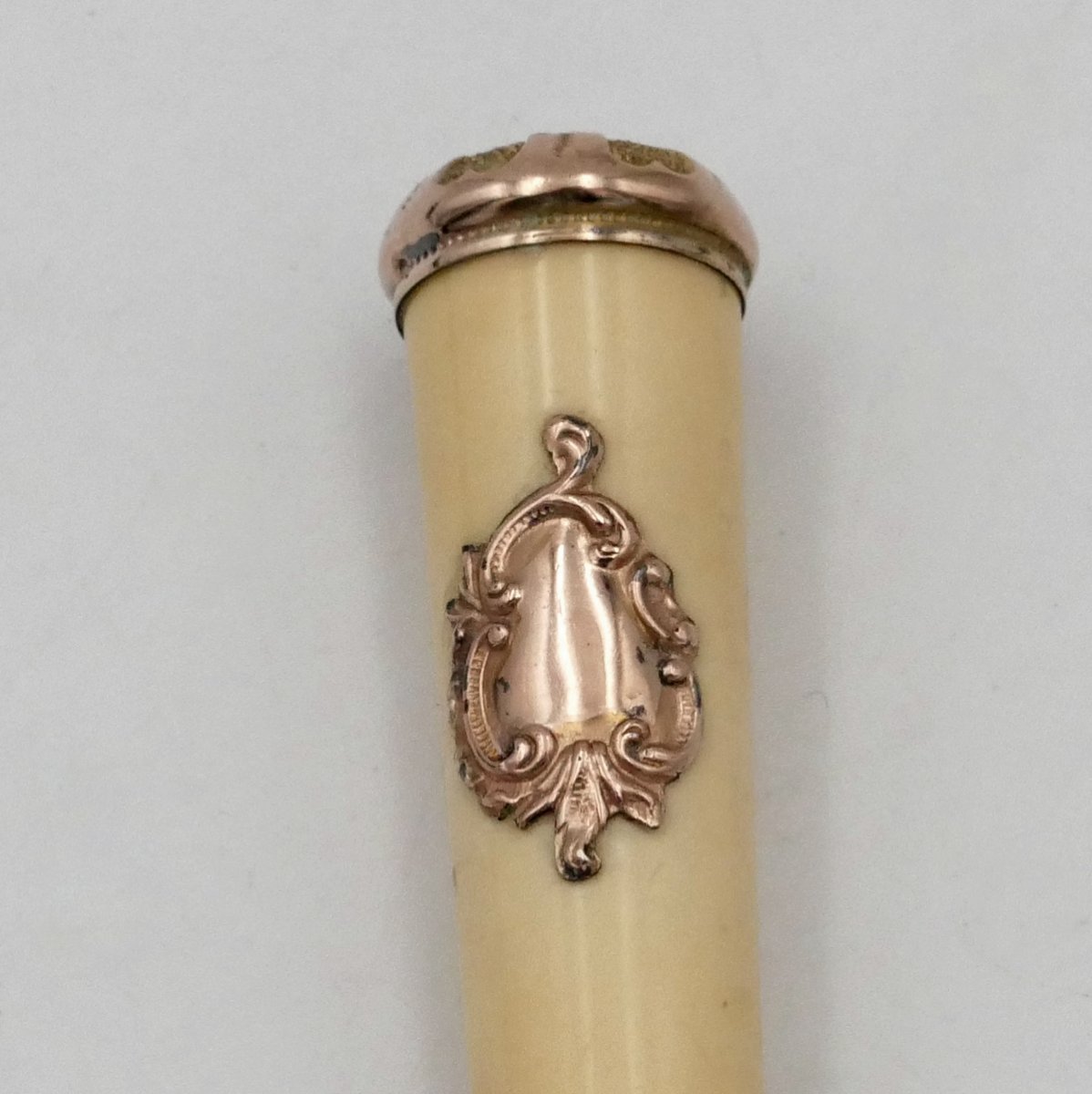 Fume cigarette ambre, vermeil et os en écrin, début XXe siècle.-photo-1