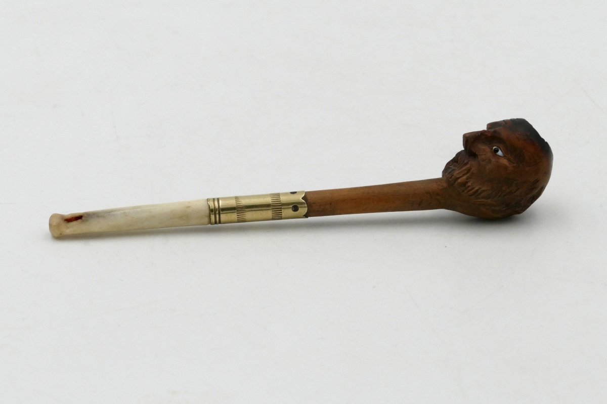 Fume cigarette, tête de vieil homme en bois, os et yeux en verre, début XXe siècle.-photo-3
