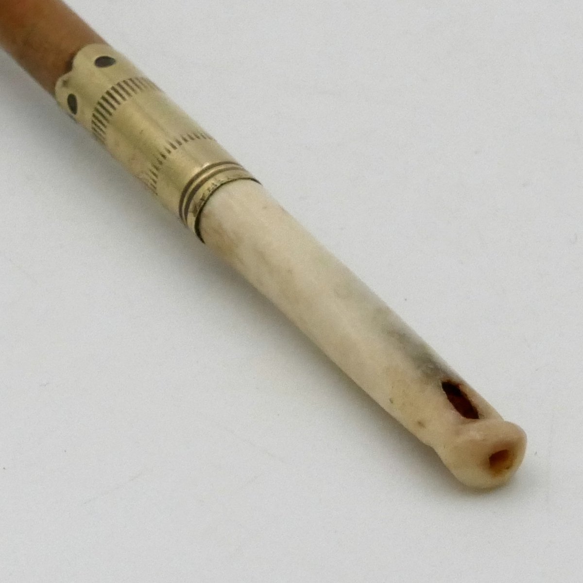 Fume cigarette, tête de vieil homme en bois, os et yeux en verre, début XXe siècle.-photo-6