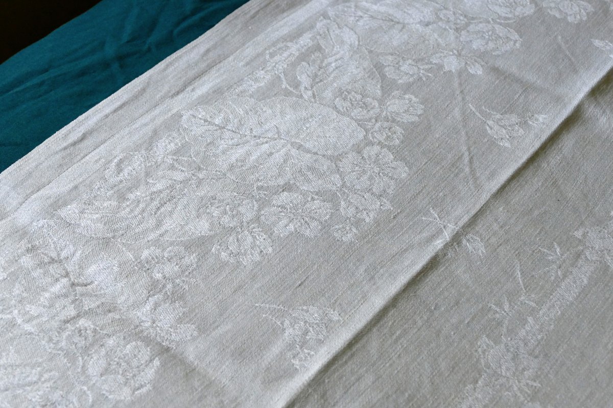 Six grandes serviettes damassées Art Nouveau,  sans monogramme.-photo-2