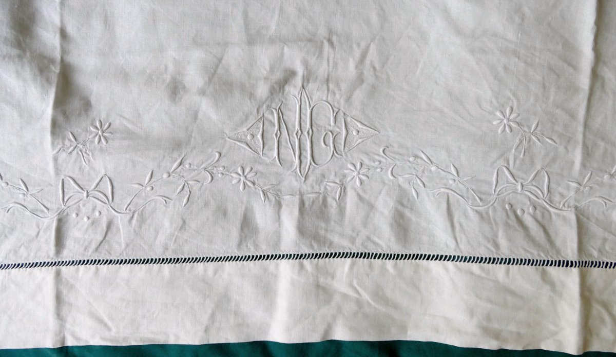 Drap et sa taie d'oreiller brodés « N G », vers 1920.-photo-3