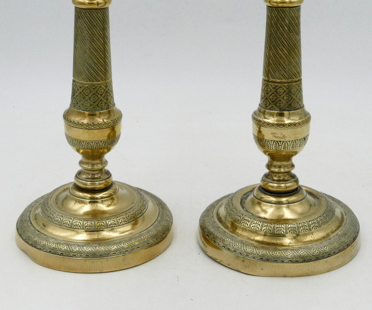 Paire de bougeoirs de style Restauration, bronze et laiton, XIXe siècle.-photo-4