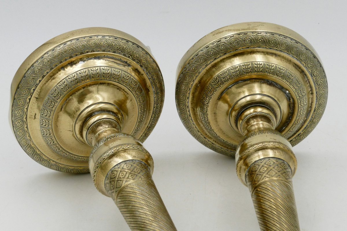 Paire de bougeoirs de style Restauration, bronze et laiton, XIXe siècle.-photo-3
