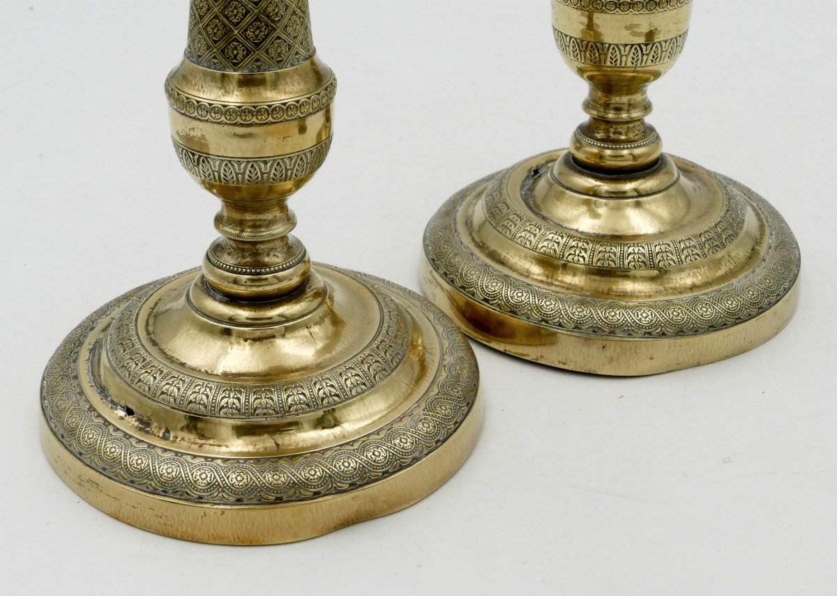 Paire de bougeoirs de style Restauration, bronze et laiton, XIXe siècle.-photo-4