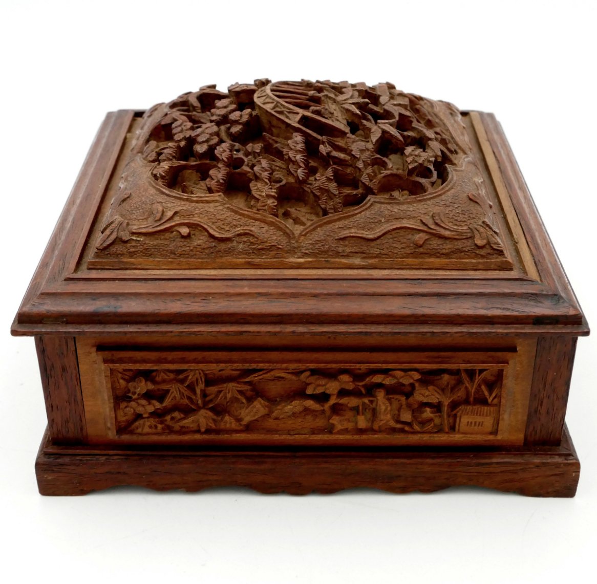 Chine, boite en bois au riche décor ajouré, début XXe siècle.-photo-3