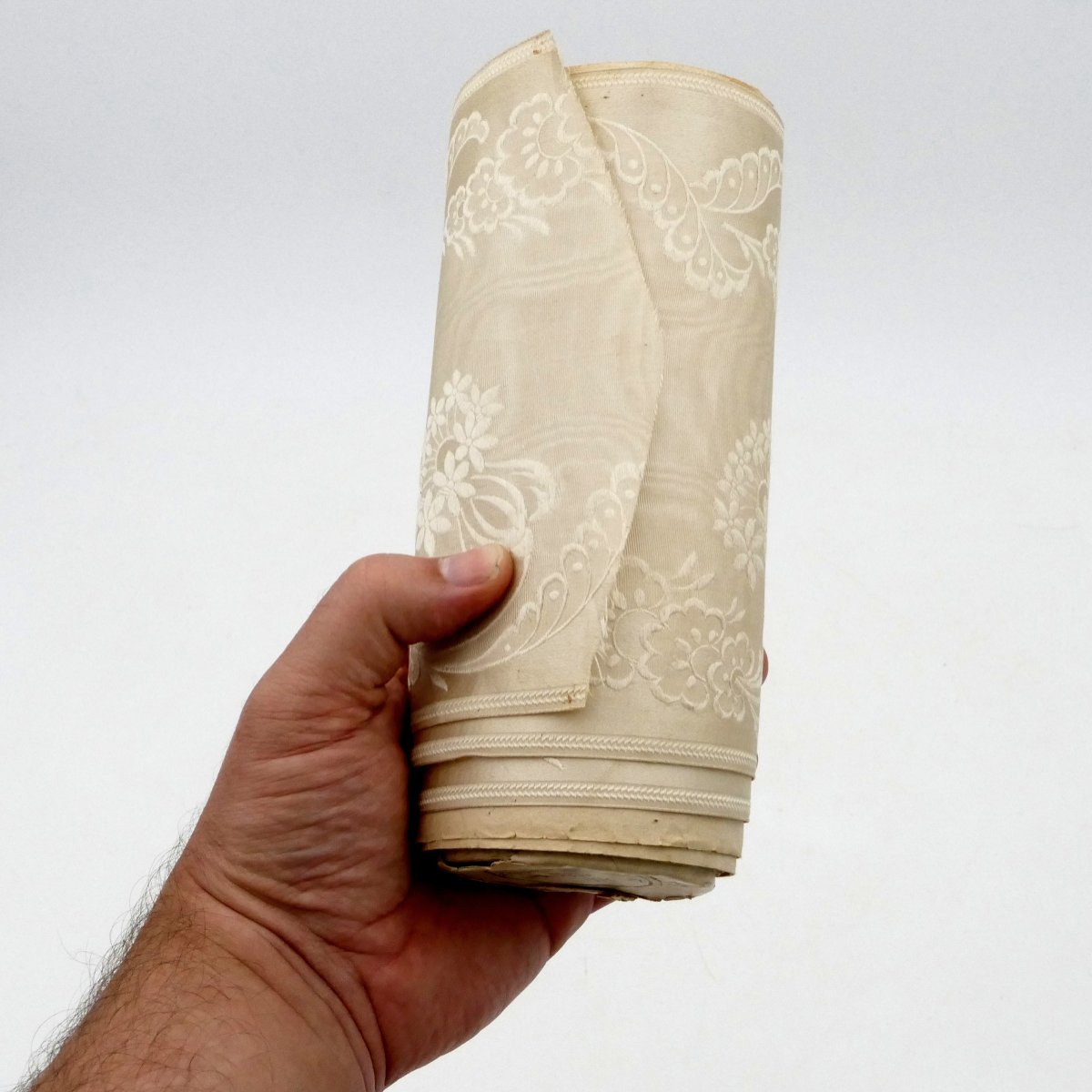 Art Nouveau Ivory-coloured Moiré Silk Roll, L 247 Cm, Late 19th / Early 20th Century.-photo-4