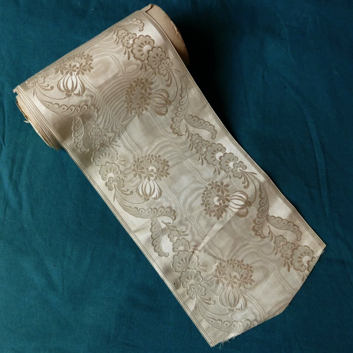 Art Nouveau Ivory-coloured Moiré Silk Roll, L 247 Cm, Late 19th / Early 20th Century.-photo-6