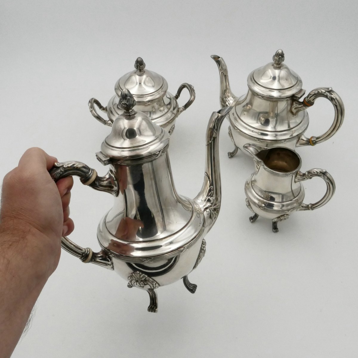 Saglier frères, service à thé / café en métal argenté de style Louis XV, XXe siècle.-photo-8