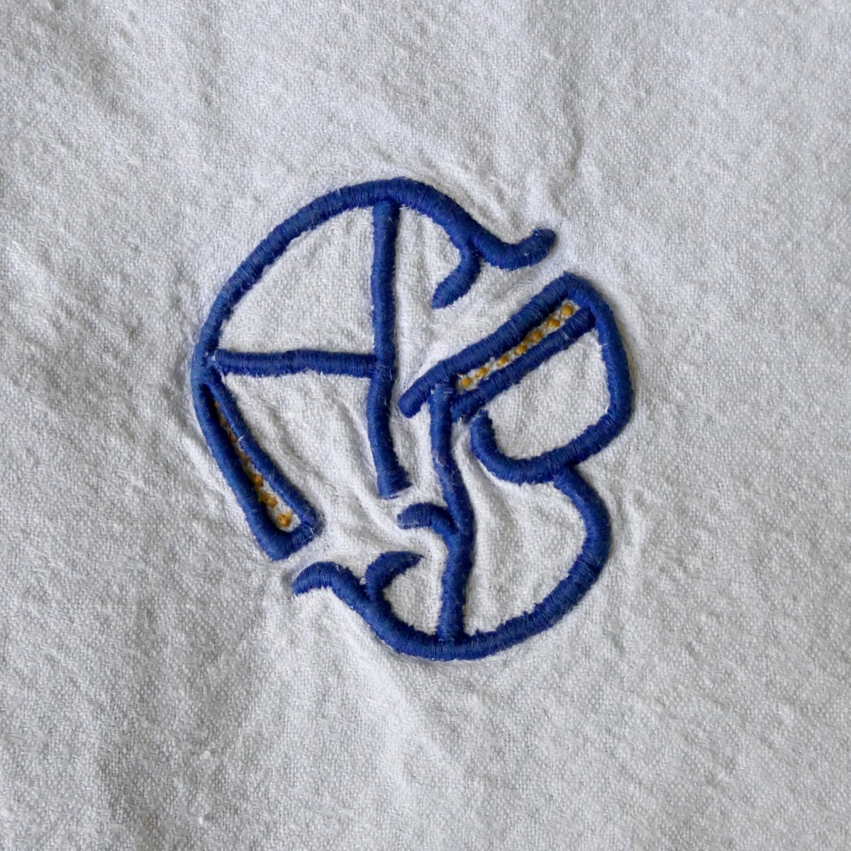 Nappe du Pays Basque, monogramme « A B », rayures multicolores, milieu XXe siècle. -photo-3