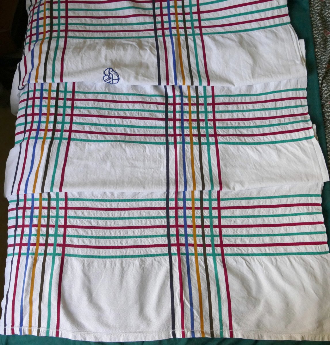 Nappe du Pays Basque, monogramme « A B », rayures multicolores, milieu XXe siècle. -photo-3