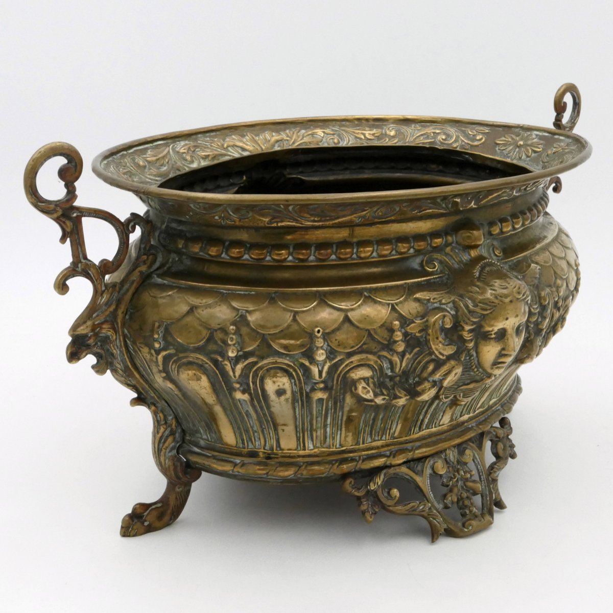 Jardinière In Embossed Brass And Bronze, Decorated With Female Faces, Napoleon III.-photo-2
