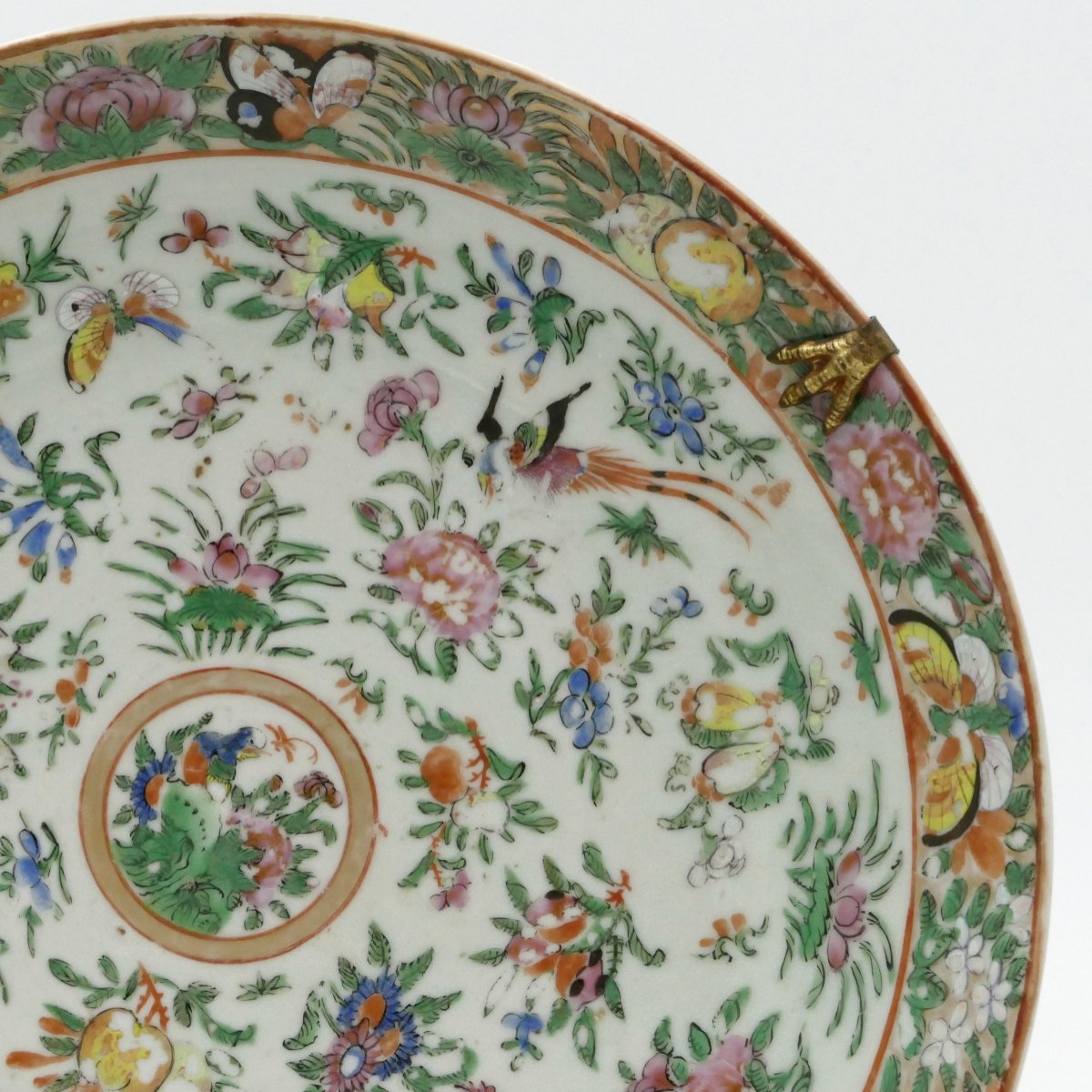Chine, XIXe, famille rose, plat à décor de fleurs et de papillons.-photo-2