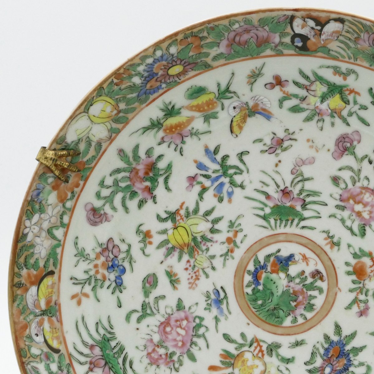 Chine, XIXe, famille rose, plat à décor de fleurs et de papillons.-photo-3