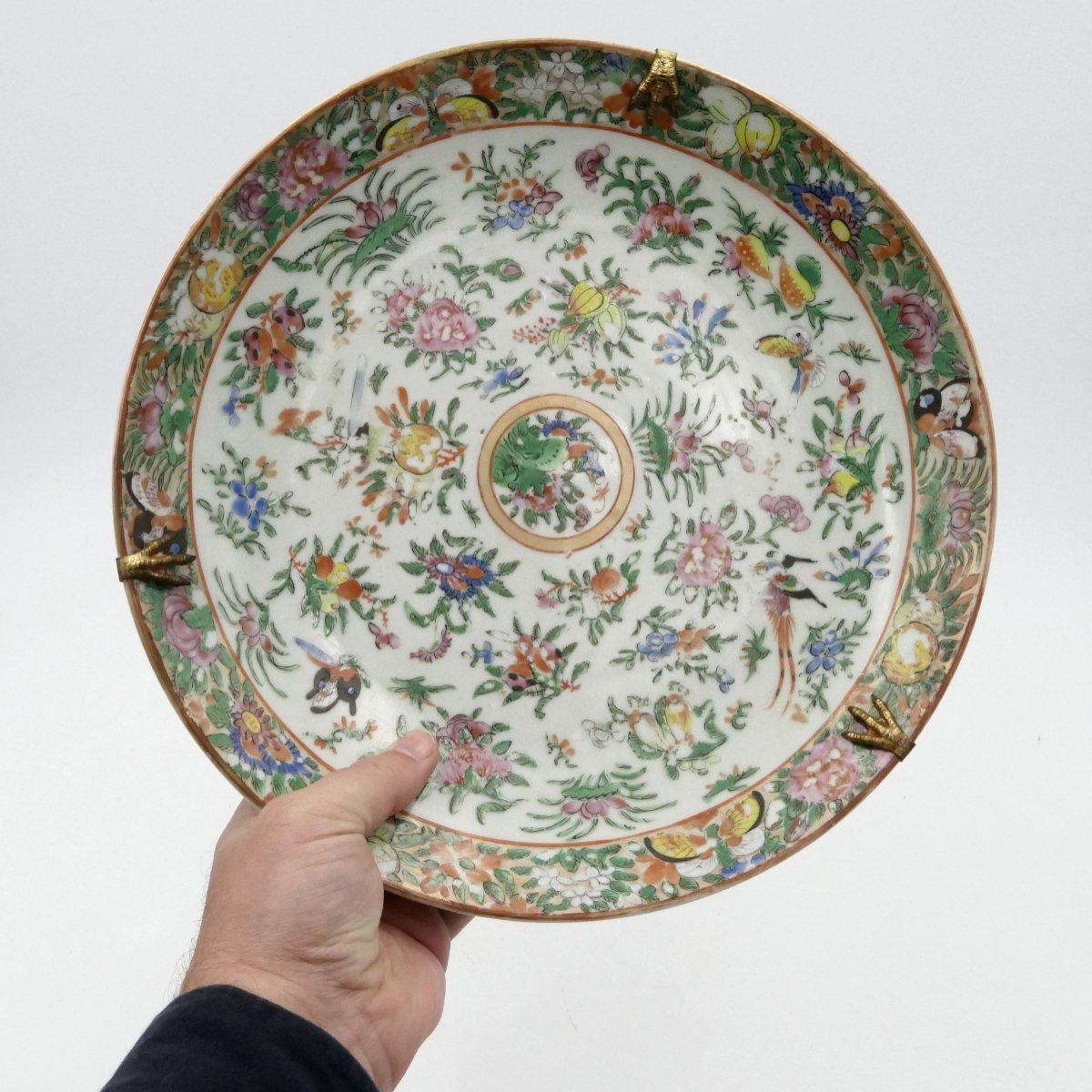 Chine, XIXe, famille rose, plat à décor de fleurs et de papillons.-photo-7