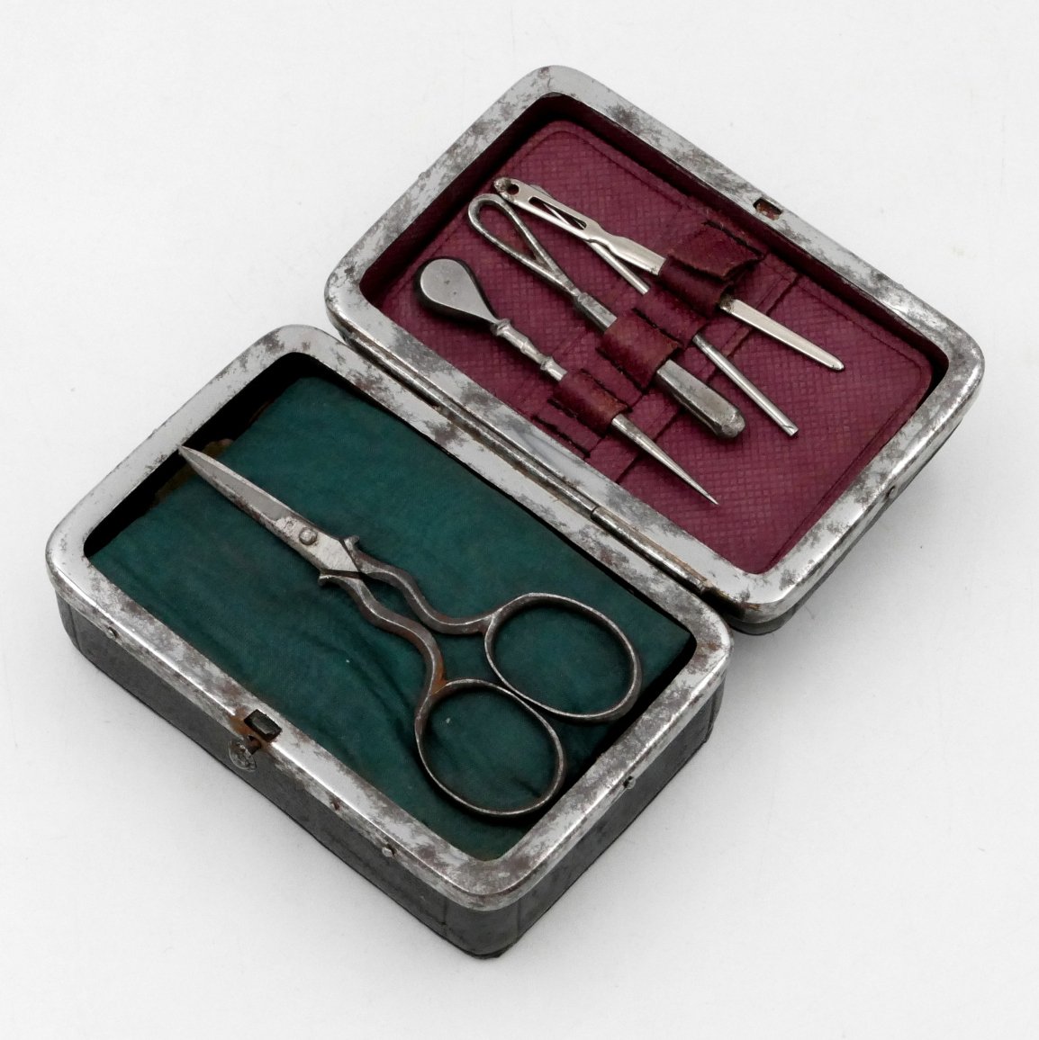 Coffret de voyage, nécessaire miniature à couture, porte monnaie et parfum, début XXe siècle.-photo-2