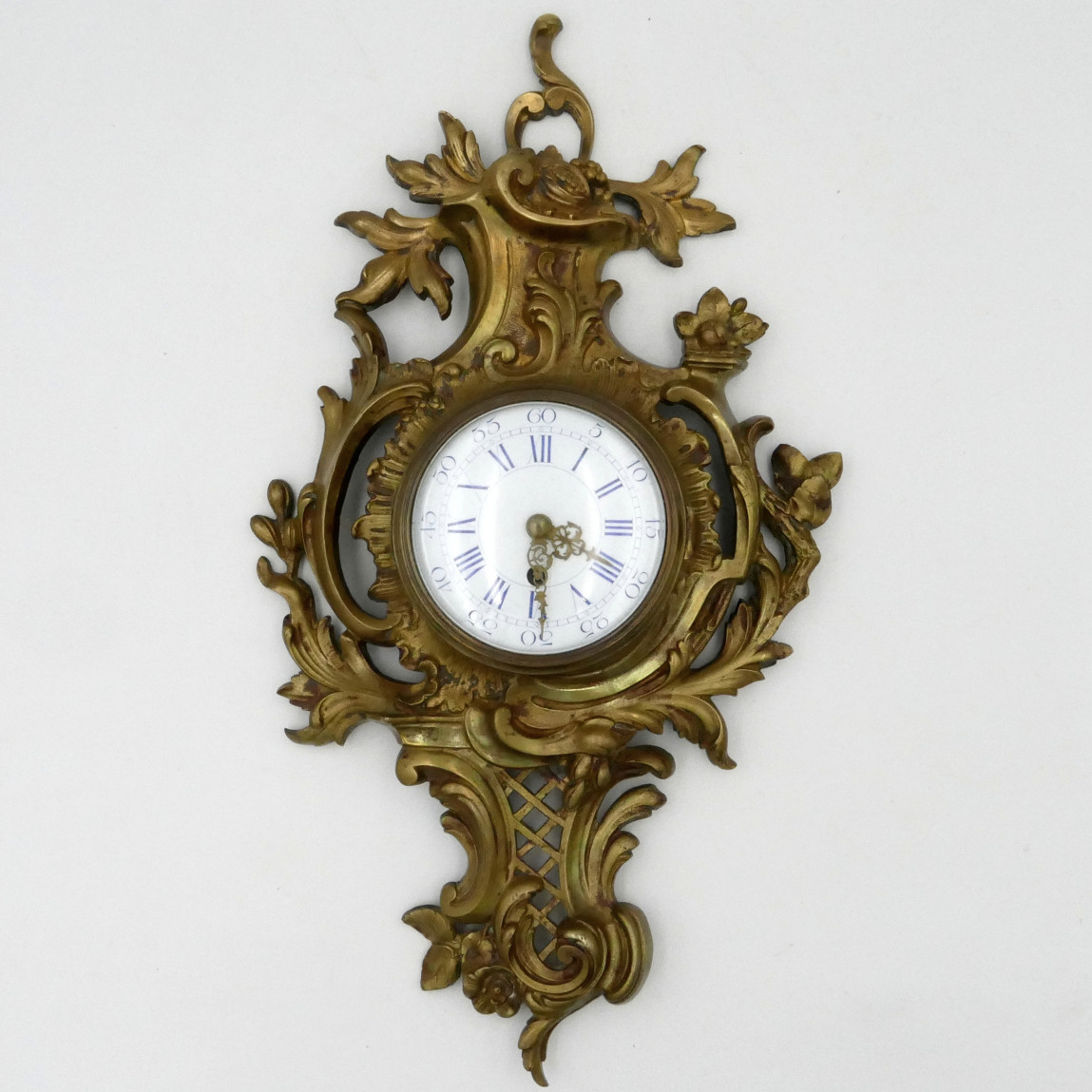 Cartel d'applique en bronze de style Louis XV, époque XIXe siècle.