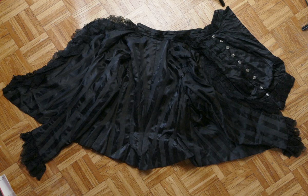 Haut de vêtement féminin avec corset en soie noire et dentelle, fin XIXe siècle.-photo-8