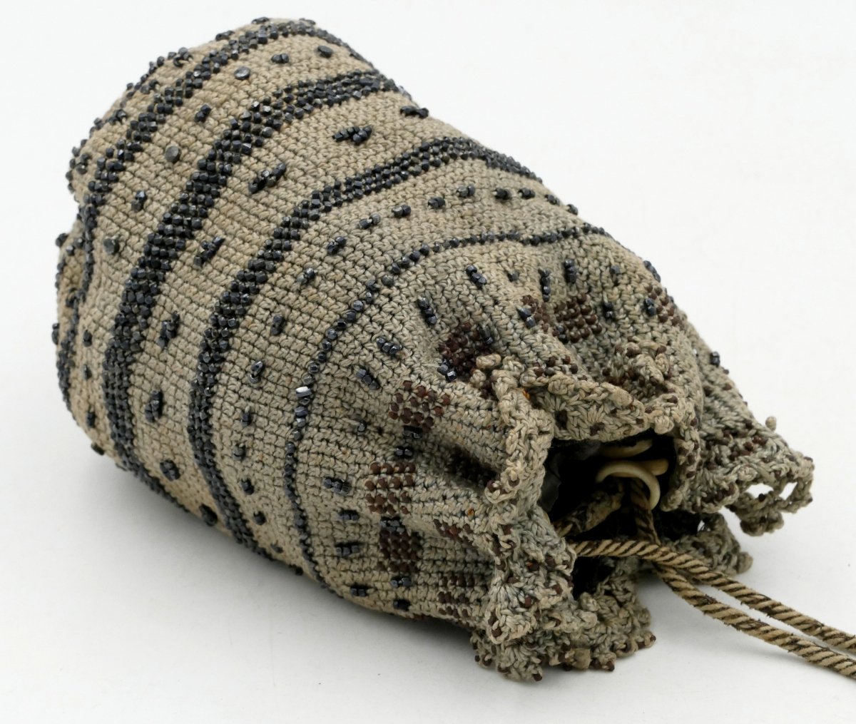 Bourse, aumônière, réticule, brodée de perles de jais, vers 1920.-photo-4