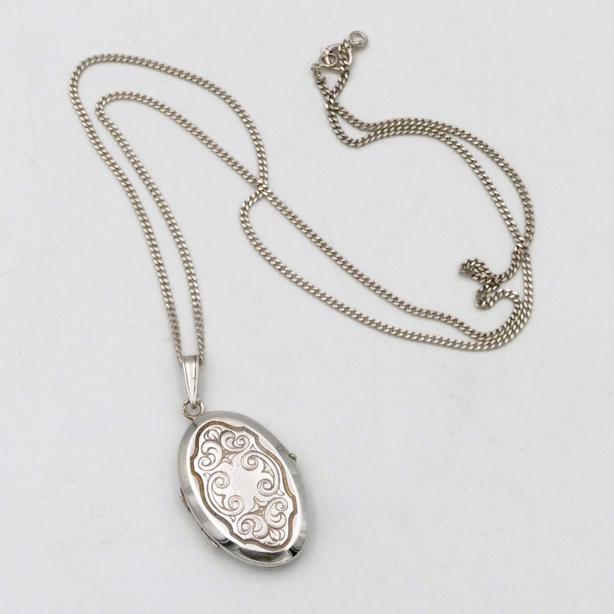 Solid Silver Photo Holder Pendant With Its Chain, Mid-20th Century. -photo-2