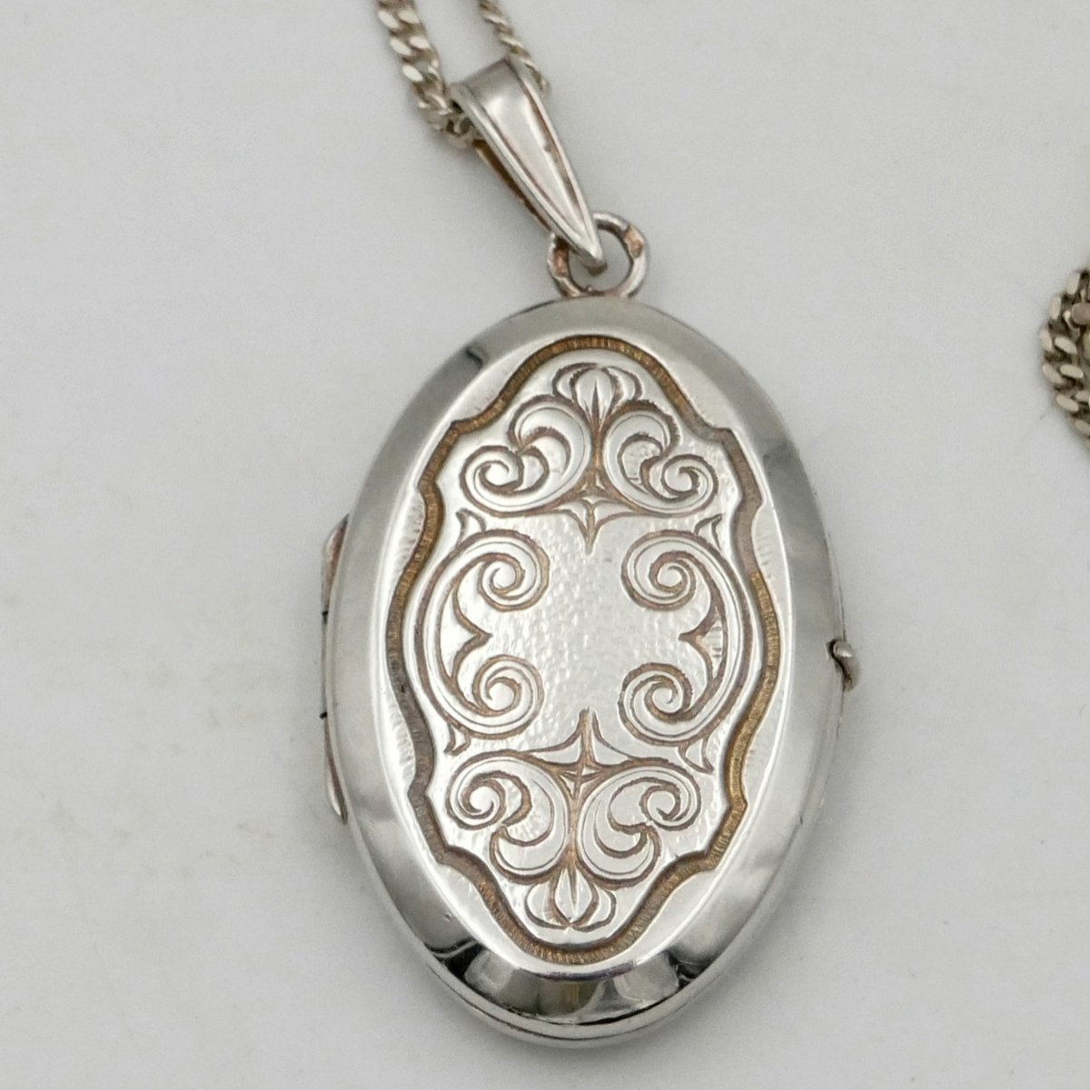Solid Silver Photo Holder Pendant With Its Chain, Mid-20th Century. -photo-3
