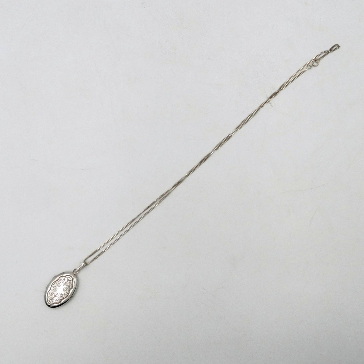 Solid Silver Photo Holder Pendant With Its Chain, Mid-20th Century. -photo-3