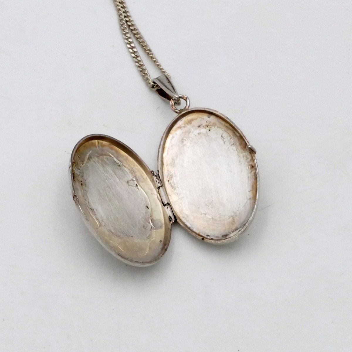 Solid Silver Photo Holder Pendant With Its Chain, Mid-20th Century. -photo-4