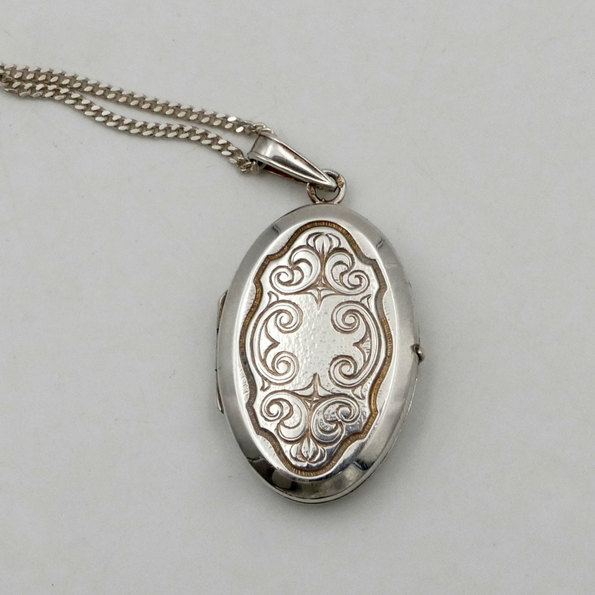 Solid Silver Photo Holder Pendant With Its Chain, Mid-20th Century. -photo-5
