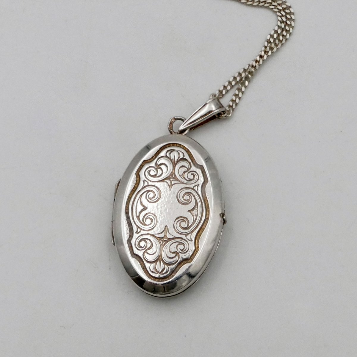 Solid Silver Photo Holder Pendant With Its Chain, Mid-20th Century. -photo-6