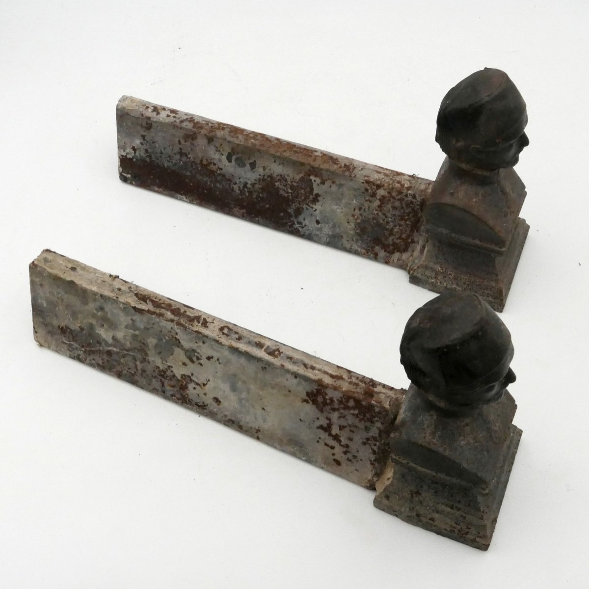 Paire de chenets Orientalistes, buste d'homme, fonte de fer, fin XIXe si&egrave;cle.-photo-4