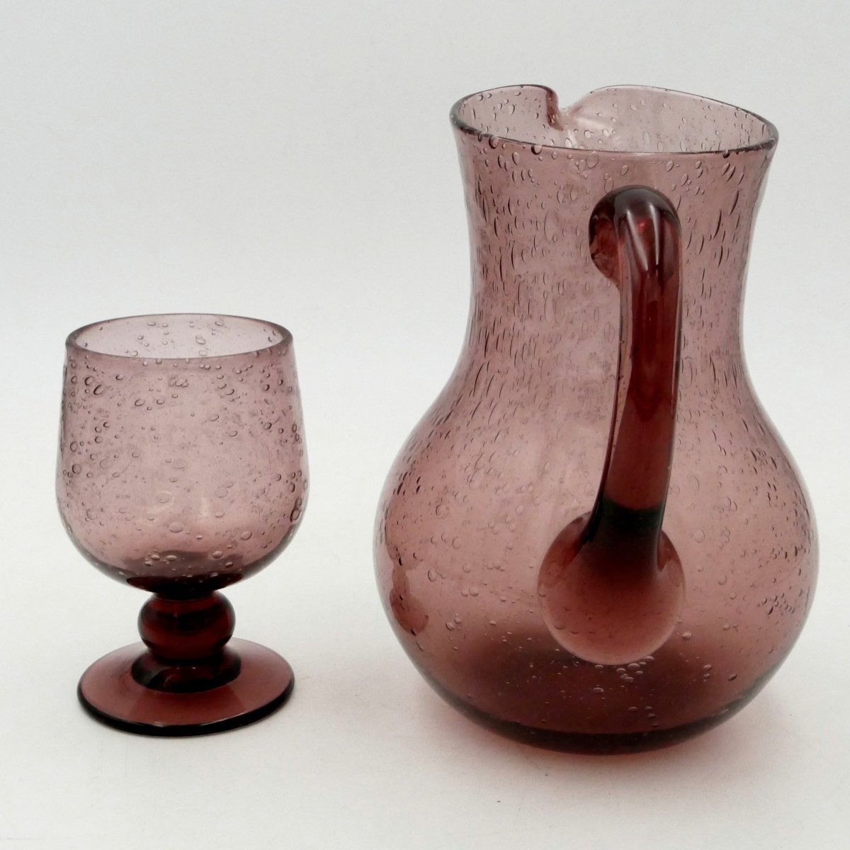 Biot, Pichet et verre à pied en verre soufflé, signés, XXe siècle.-photo-2