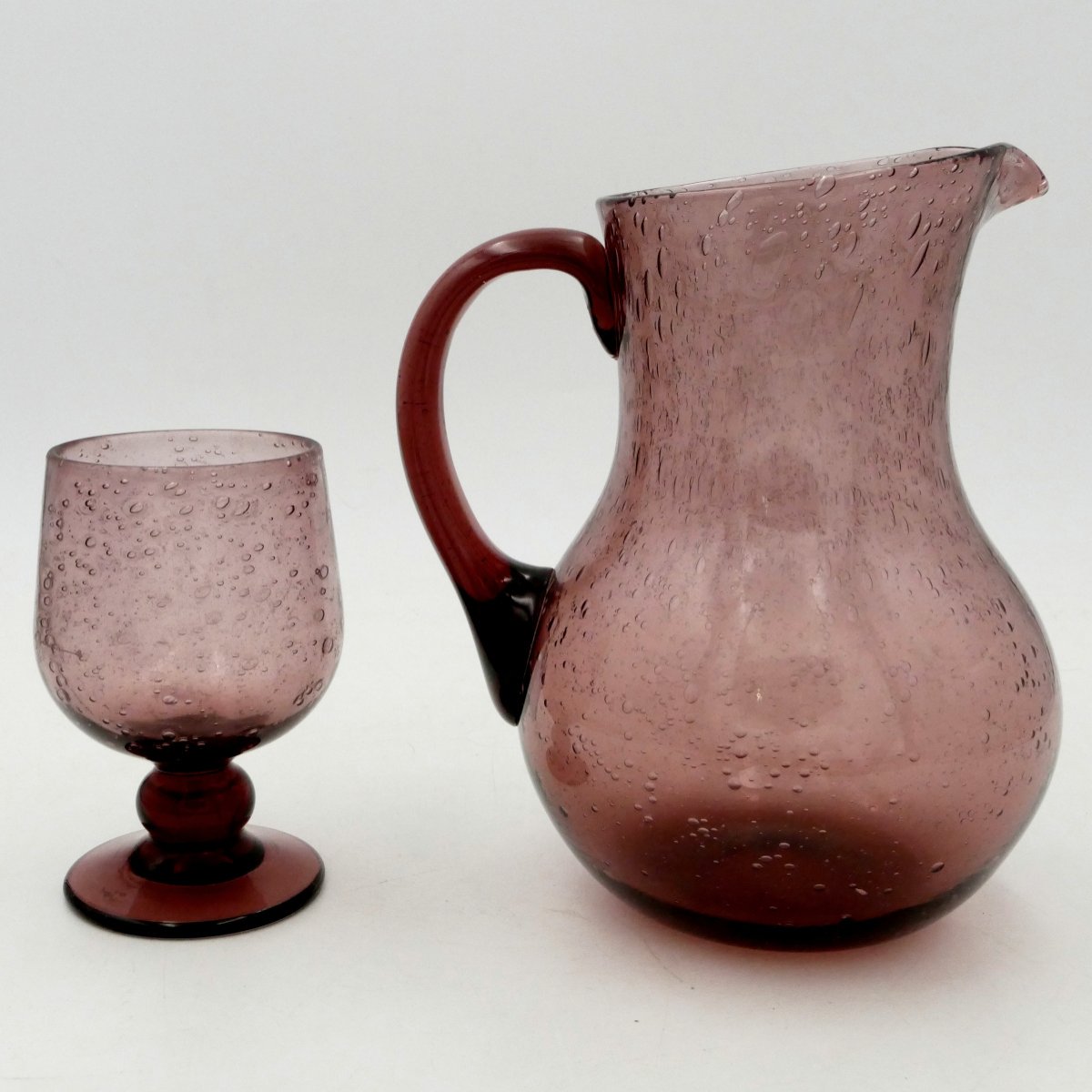 Biot, Pichet et verre à pied en verre soufflé, signés, XXe siècle.-photo-3