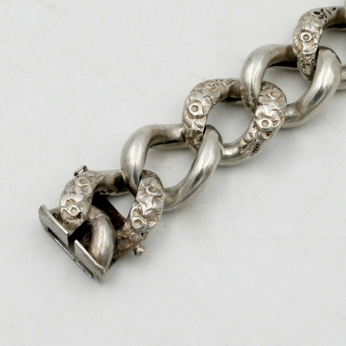English Curb Chain Bracelet, Solid Silver, Floral Motif, Mid-20th Century. -photo-3