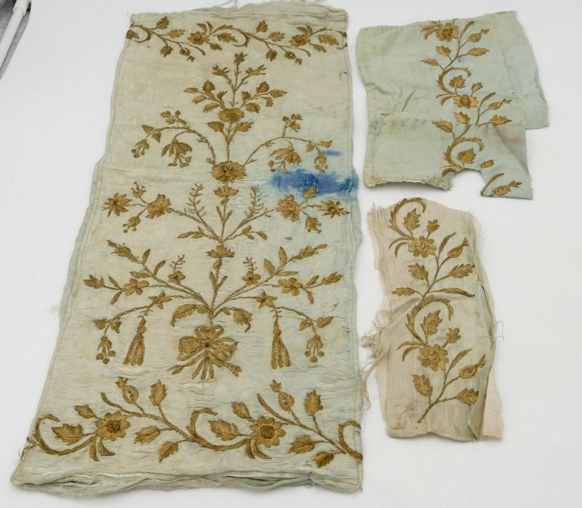 Louis XV Period, Three Fragments Of Silk Embroidered With Gold, 18th Century.-photo-3
