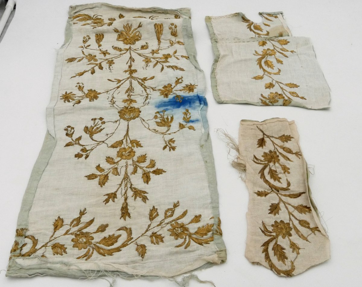 Louis XV Period, Three Fragments Of Silk Embroidered With Gold, 18th Century.-photo-4